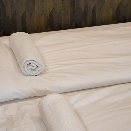 Ruinbar Rest Style With Ac * Budapest