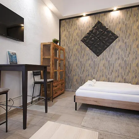 Ruinbar Rest Style With Ac * Budapest